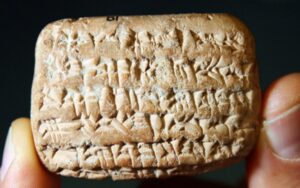 Lees meer over het artikel Nebo-Sarsekim kleitablet